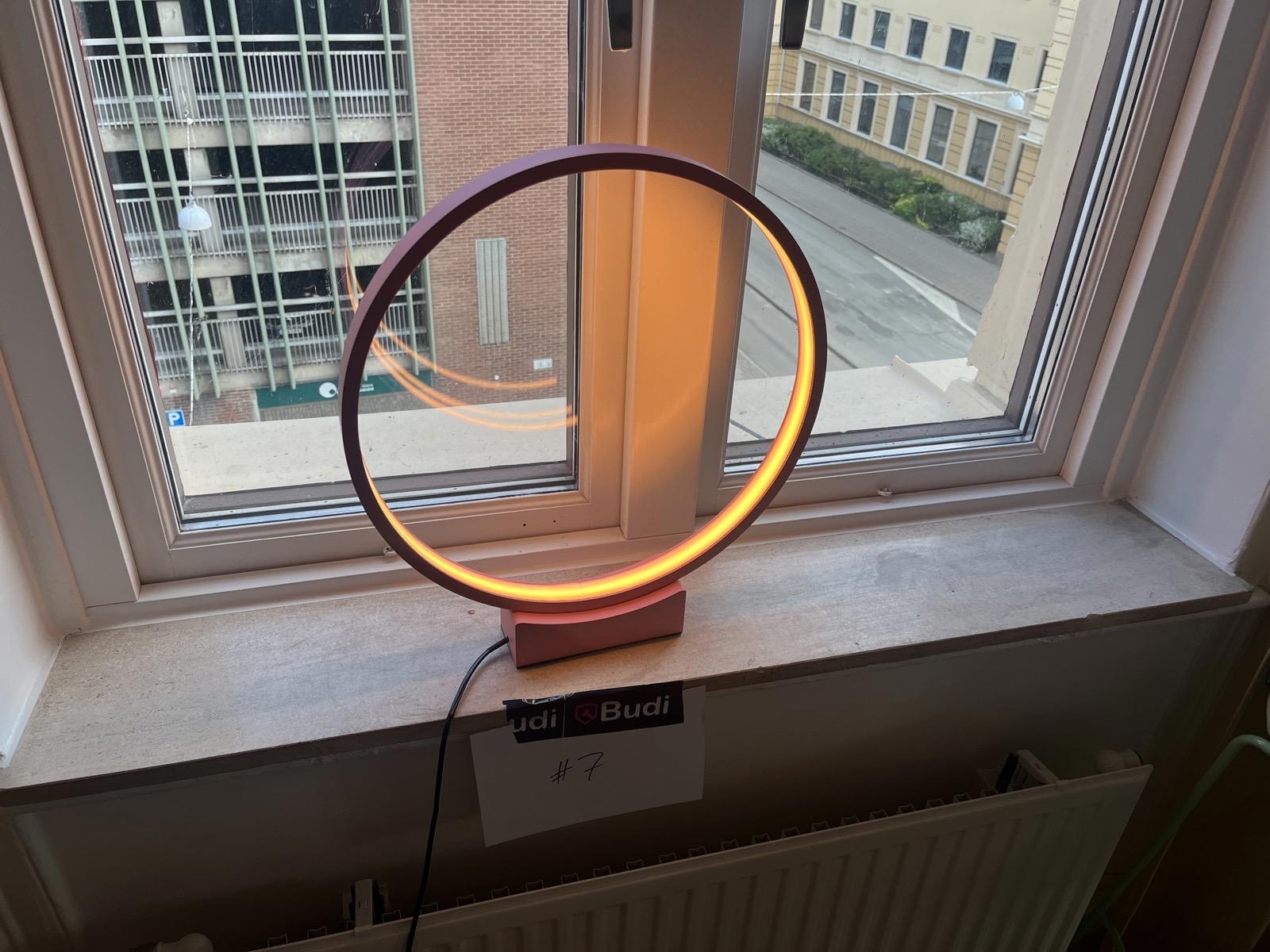 1 st. LED-bordslampa "HALO" från "Lightinova"