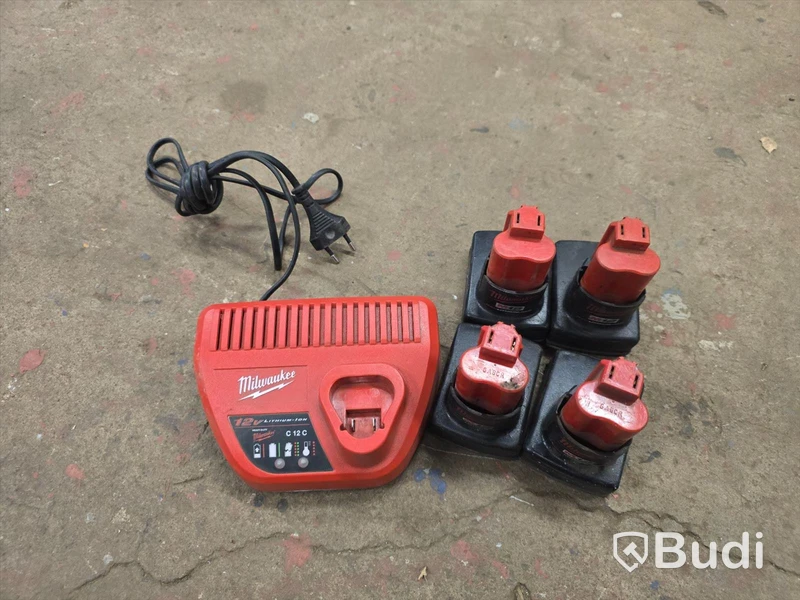 Batteriladdare och 12V batterier | Milwaukee