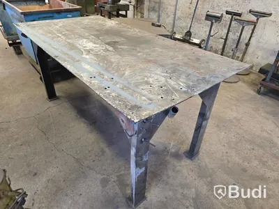 Arbetsbänk i metall.