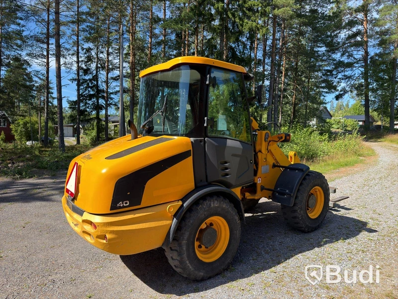 Wheel Loader JCB 406 | 3,491 h | 3 Attachments | 2006
