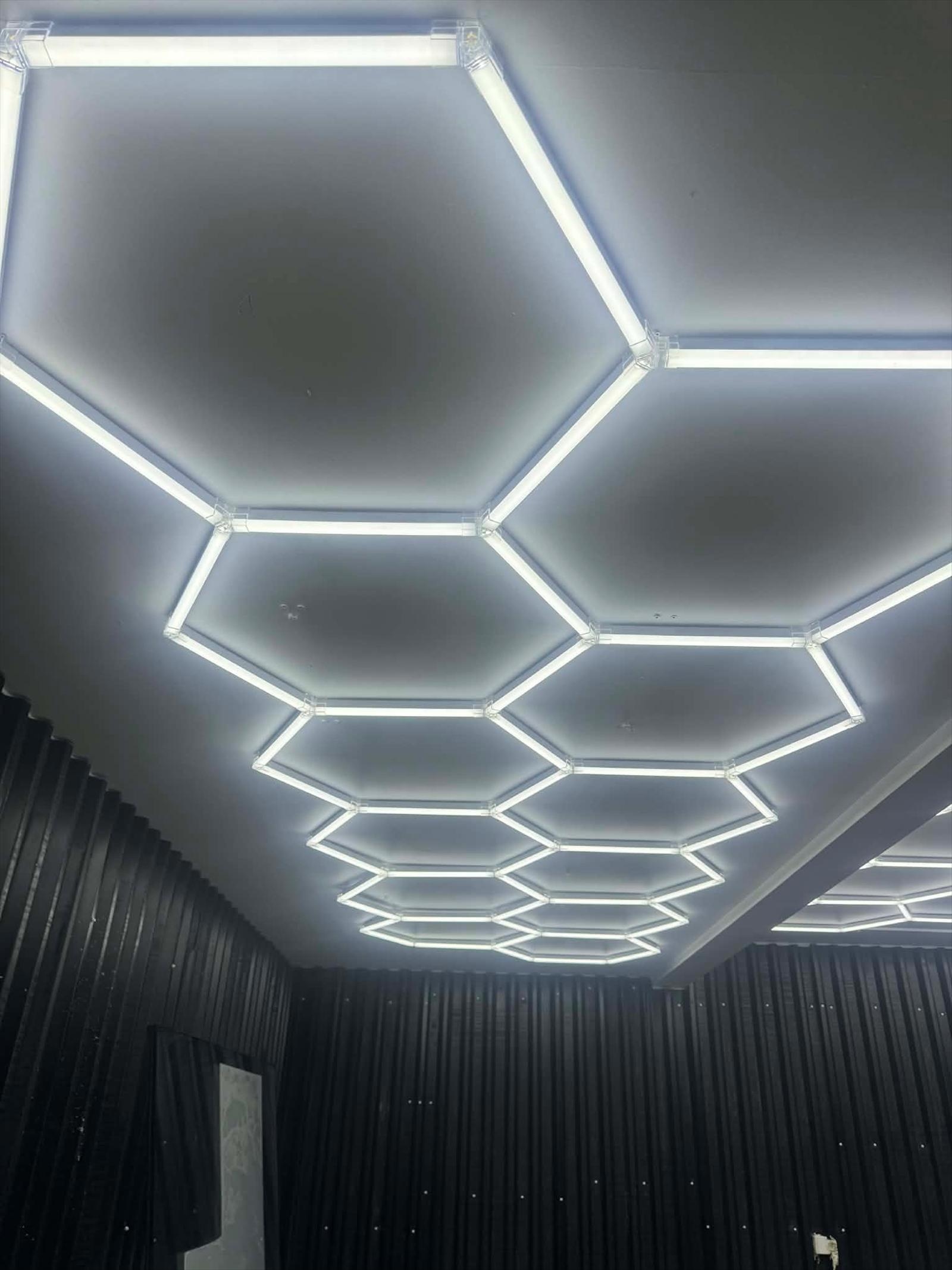 LED hexagon belysning 4840 x 2430 mm - fri frakt