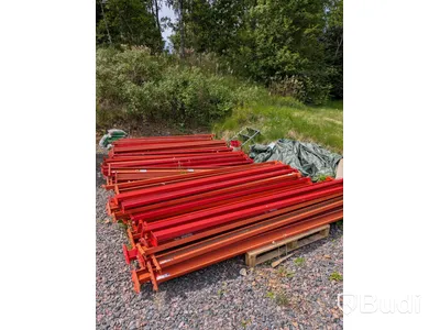 Pallet racking - 31 upright frames and approx. 116 beams