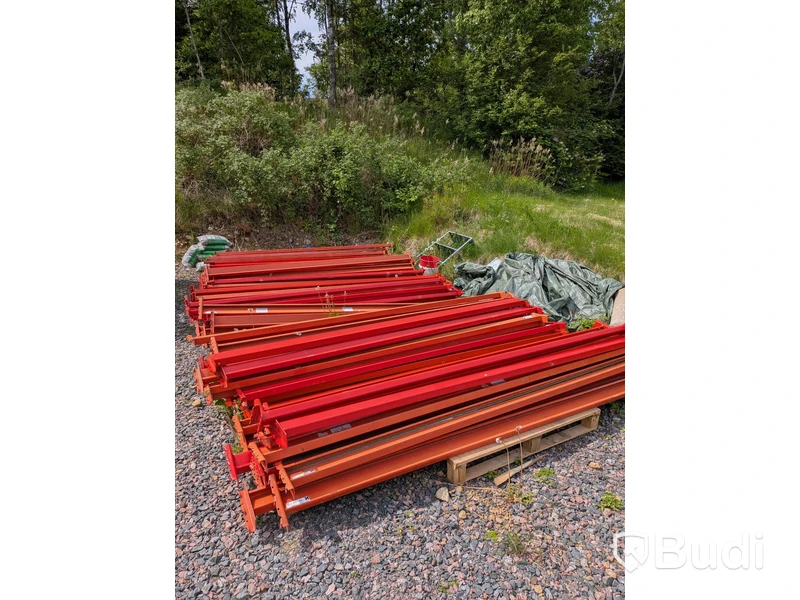 Pallet racking - 31 upright frames and approx. 116 beams