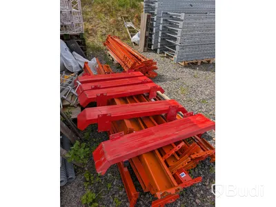 Pallet racking - 31 upright frames and approx. 116 beams