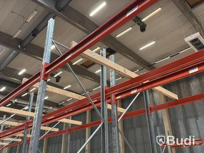 Pallet racking - 31 upright frames and approx. 116 beams