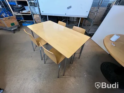 Rektangulärt bord med 4 st stolar. Skandiform 2-pack.