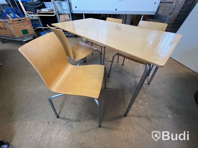 Rektangulärt bord med 4 st stolar. Skandiform 2-pack.