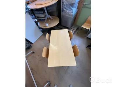 Rektangulärt bord med 4 st stolar. Skandiform 2-pack.
