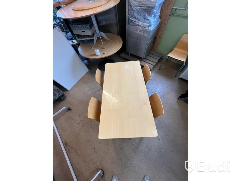 Rektangulärt bord med 4 st stolar. Skandiform 2-pack.