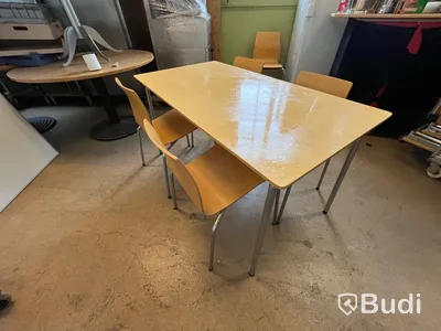 Rektangulärt bord med 4 st stolar. Skandiform 2-pack.