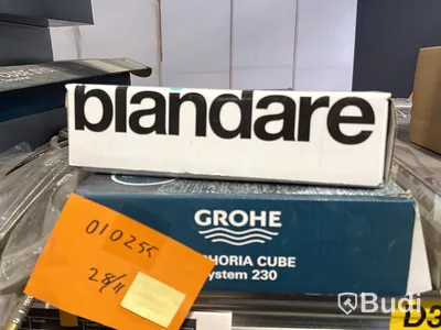 Parti med nya duschset, blandare, handuksstänger, slang & munstycken