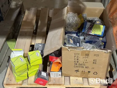 Parti elkabel, spotlights, vägguttag, brytare, transformatorer m.m