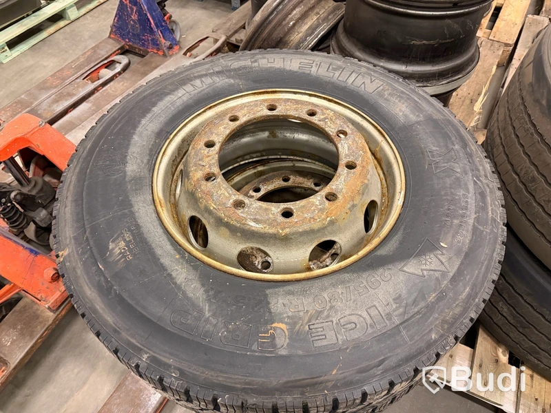 2 st lastbilshjul 295/80 R22,5