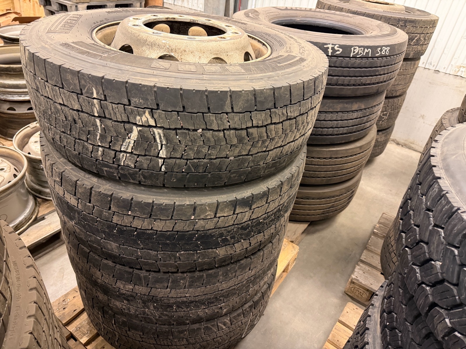 4 st lastbilshjul 315/70 R22,5