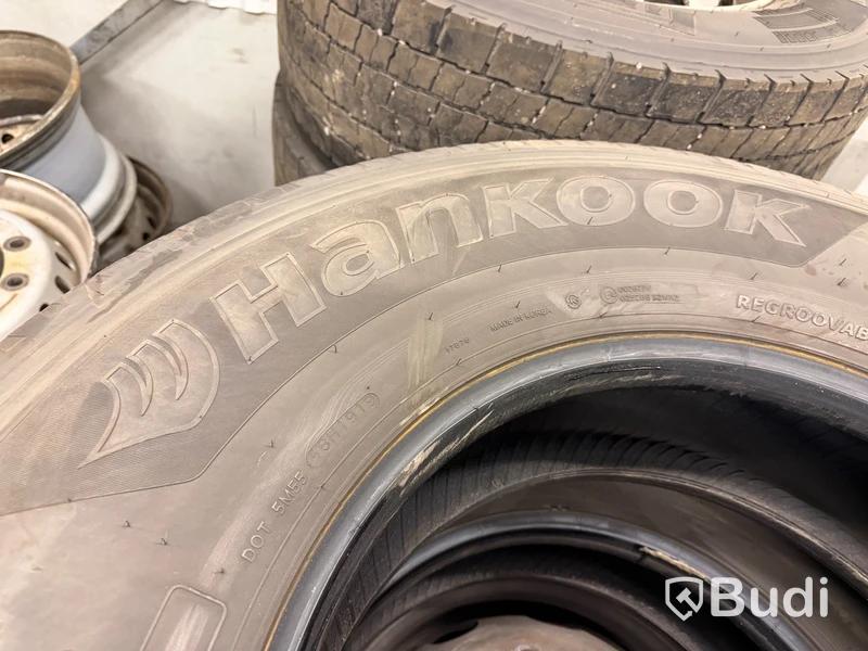 2 st lastbilsdäck 315/80 R22,5