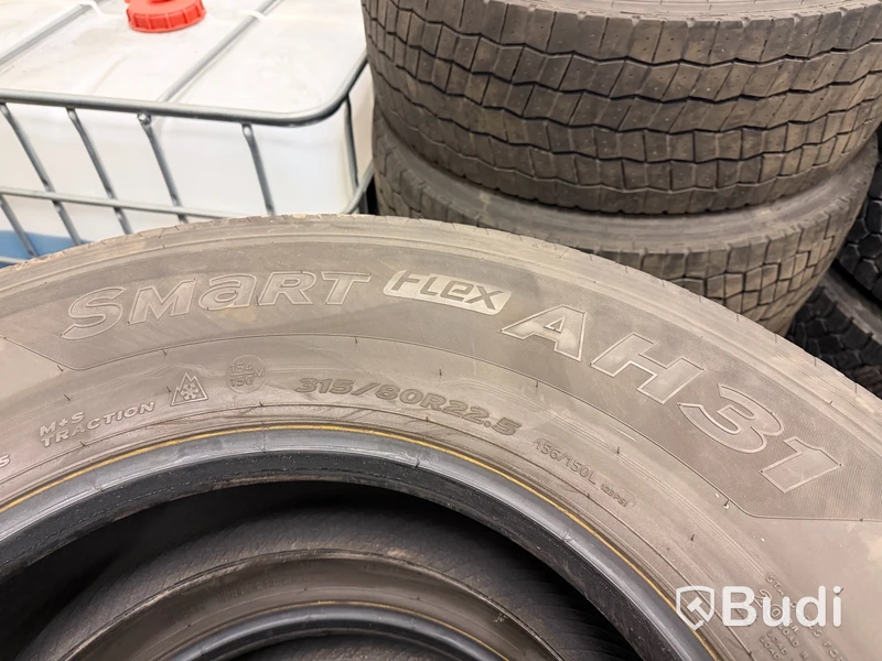 2 st lastbilsdäck 315/80 R22,5
