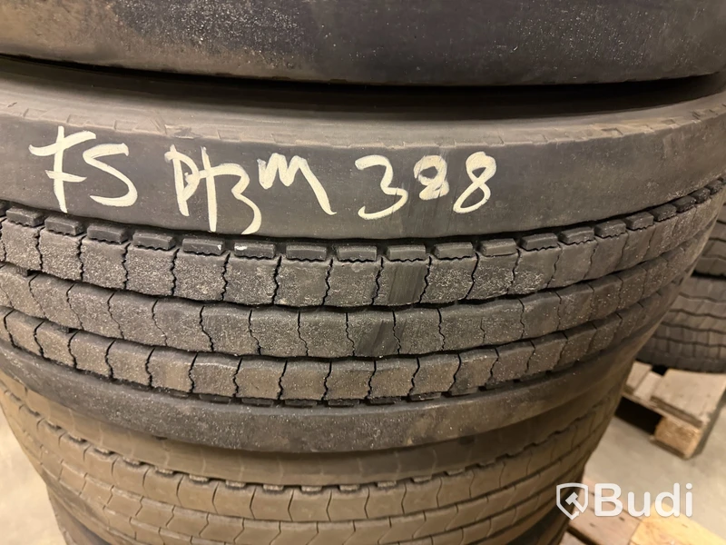 2 st lastbilsdäck 315/80 R22,5