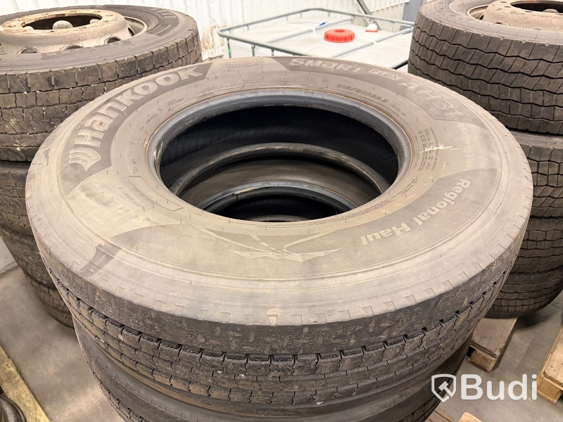 2 st lastbilsdäck 315/80 R22,5