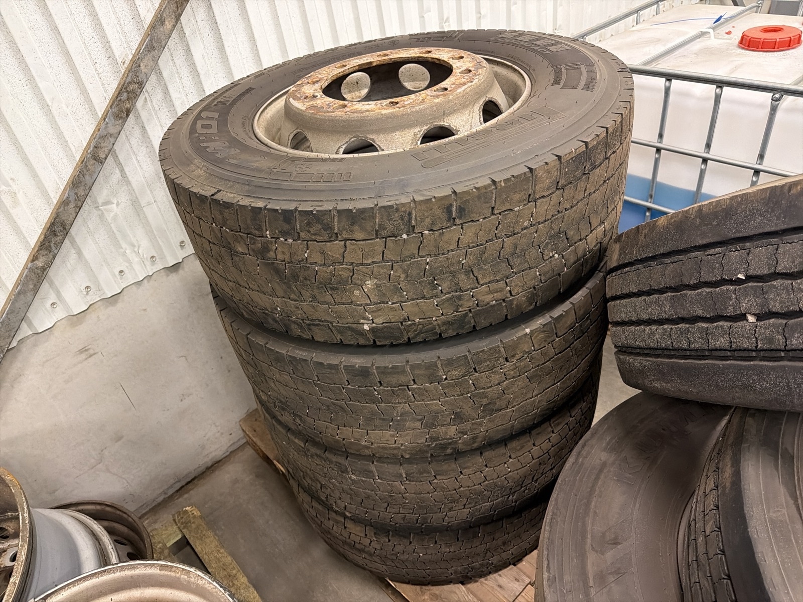 4 st lastbilshjul 315/70 R22,5