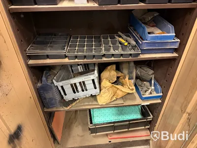 Verktygsvagn & skåp med innehåll