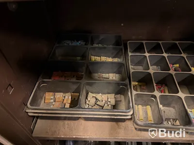 Verktygsvagn & skåp med innehåll