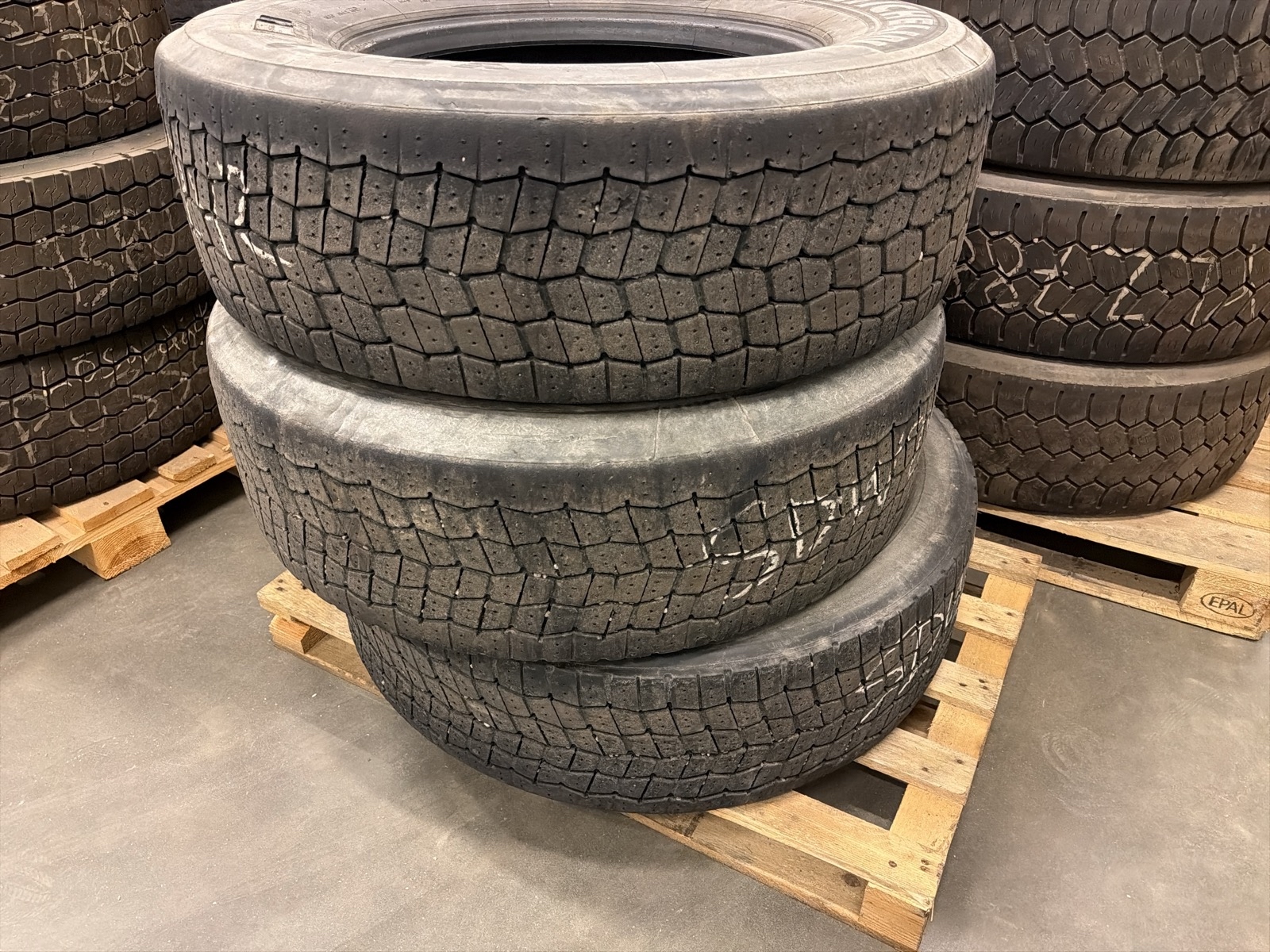 3 st lastbildäck 315/70 R22,5