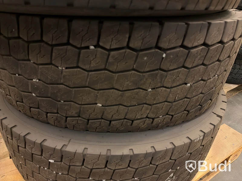3 st lastbilsdäck 315/70 R22,5