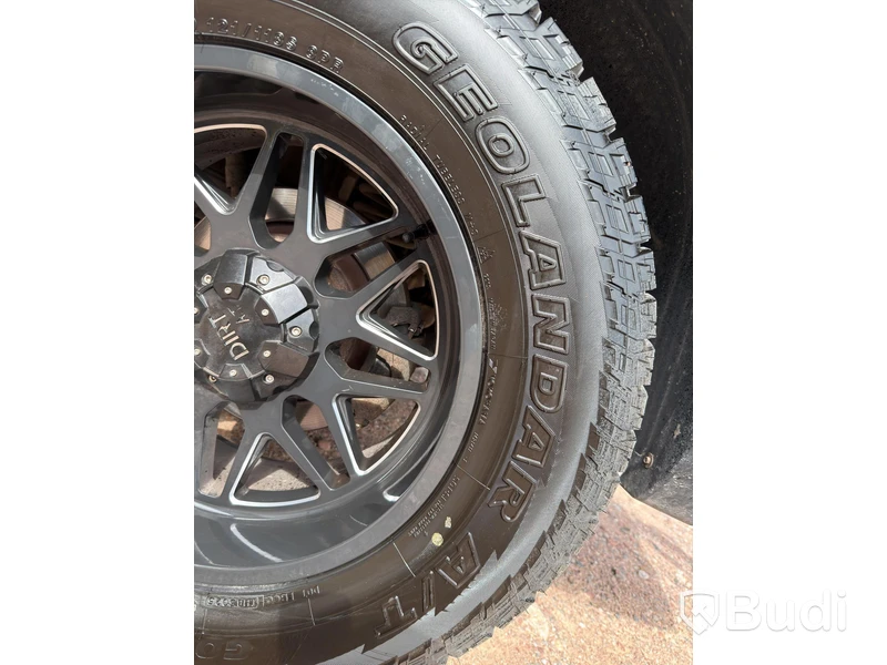 Set of 4 complete wheels – 20" alloy rims with Yokohama Geolandar A/T tires