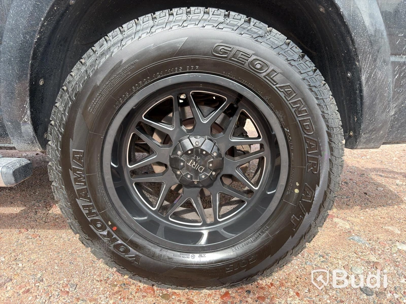 Set of 4 complete wheels – 20" alloy rims with Yokohama Geolandar A/T tires