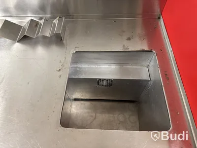 Korvvagn, röd, rostfri arbetsyta, glasmonter