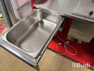 Korvvagn, röd, rostfri arbetsyta, glasmonter