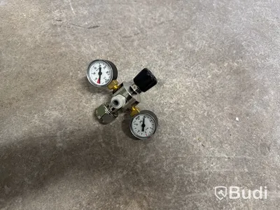 Gasflaska UN 1013, regulator