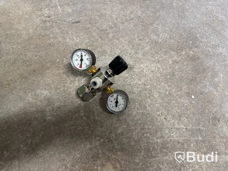 Gasflaska UN 1013, regulator