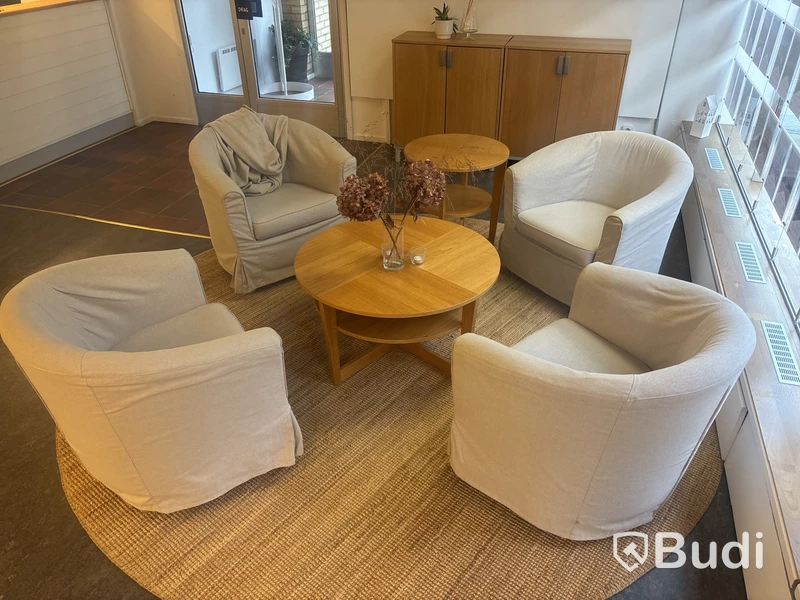 Loungemöbler med 4 st stolar och 2 st. bord