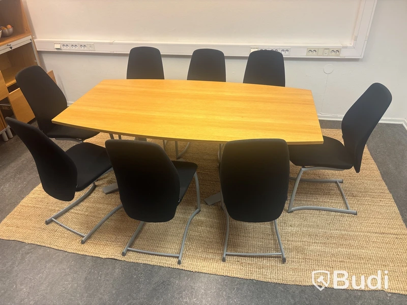 Konferensbord Kinnarps med 8 st. stolar och skåp.