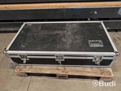 1 st, mixerbord Peavey 24FX.