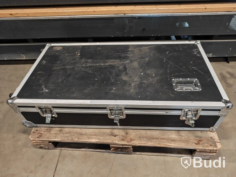 1 st, mixerbord Peavey 24FX.