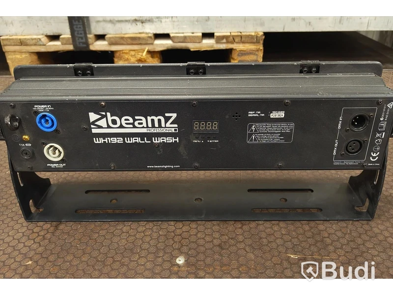 4 st, BeamZ WH192, wall wash, 100w.
