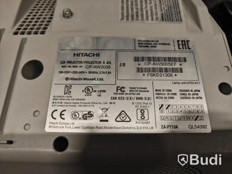 1 st, projektor, Hitachi, med väggfäste.