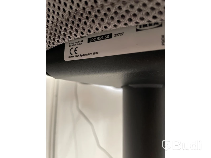 Höj- och sänkbart skrivbord svart