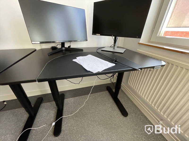 Höj- och sänkbart skrivbord svart