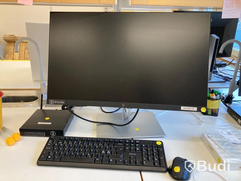 Datorskärm HP inkl mus och tangentbord. OBS! dator ingår ej