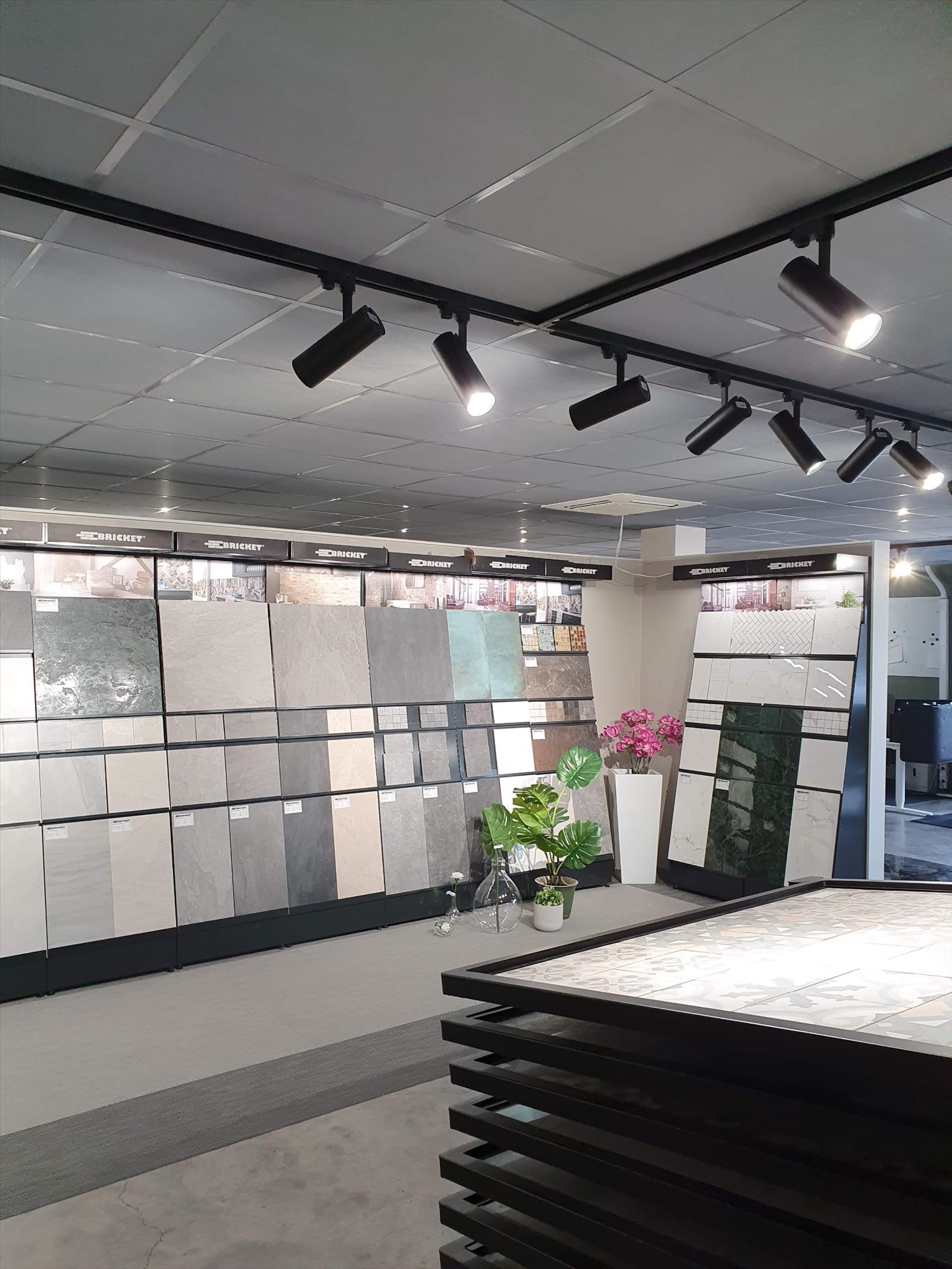 40 st spotlights för skena, 30W med 21 meter skena - Fri frakt