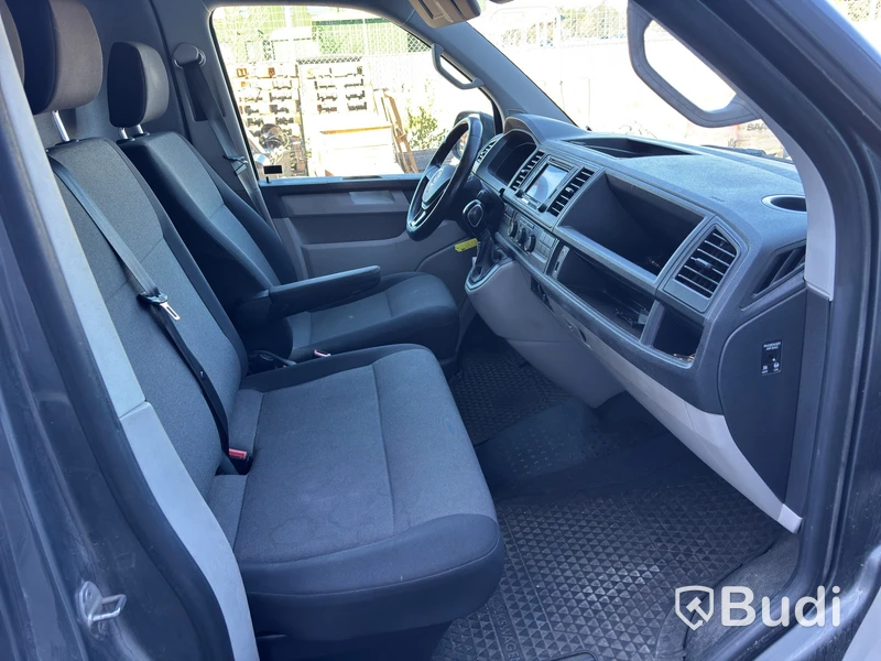 VW TRANSPORTER 4 Motion -16 DSG Lång Dubbla dörrar Värmare