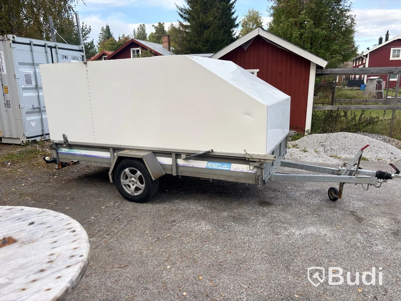 Släpvagn Reko Trailer, med kåpa och ramp