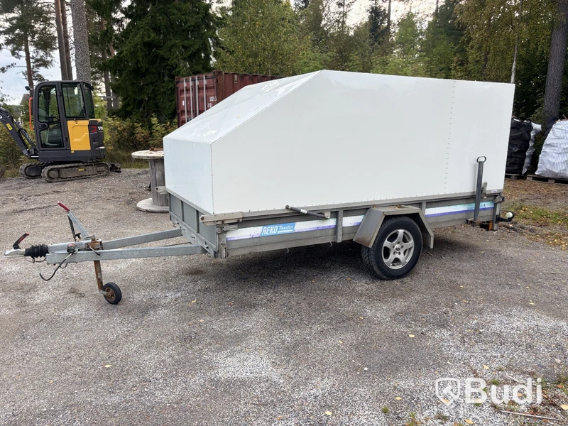 Släpvagn Reko Trailer, med kåpa och ramp