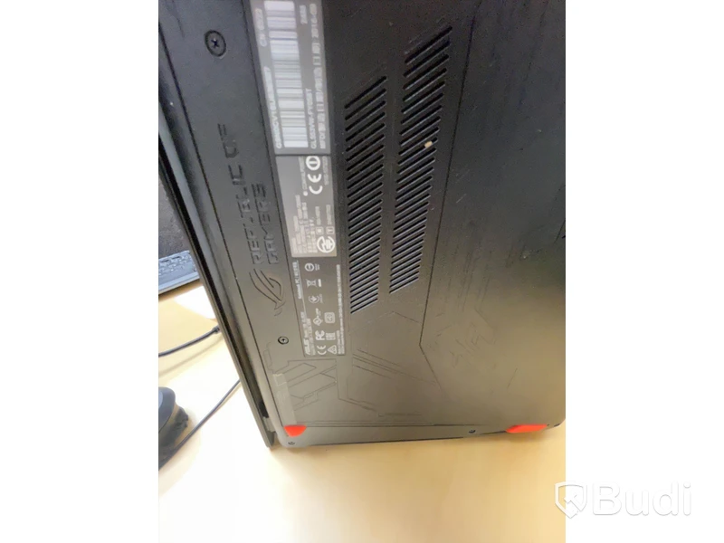 Asus bärbar dator speldator med något defekt skärm