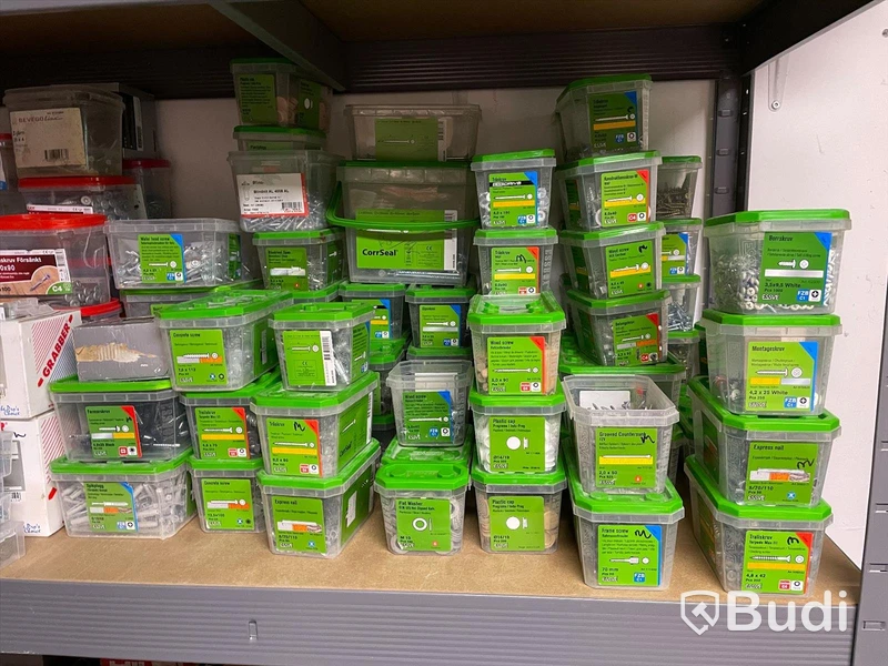 Större parti skruv och fästmaterial