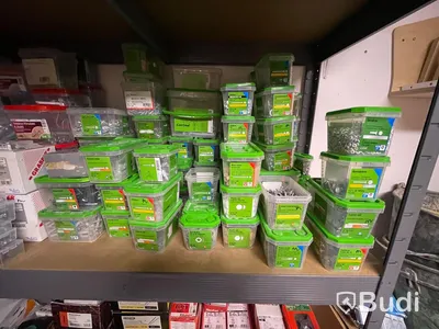 Större parti skruv och fästmaterial