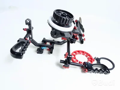Kamerarigg GINI-rig med follow fokus och fokusringar. Riggen är i aluminium.